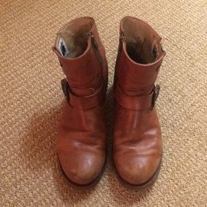 Brown Frye ankle boots size 7.5
